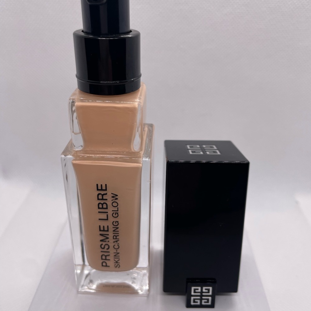 Givenchy Prisme Libre Skin-Caring Glow Foundation - Tan